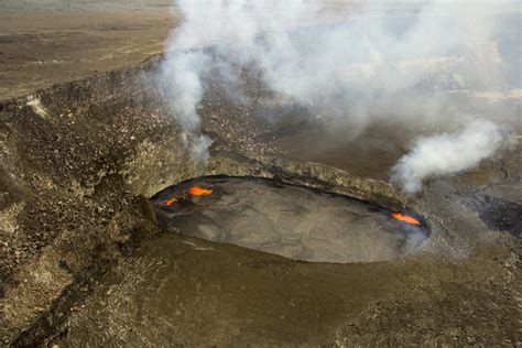 Kilauea lava lake continues to rise, remains visible from Jaggar Museum ...