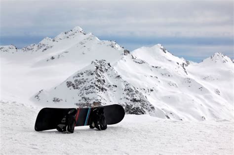 Pros And Cons Of A Shorter Snowboard | Decide Your Size!