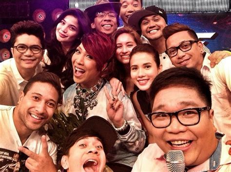 Reunited 'Showtime' hosts celebrate with selfie