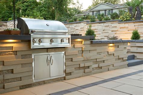 10 Outdoor Kitchen Countertop Ideas and Installation Tips