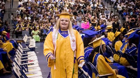 Alana 'Honey Boo Boo' Thompson Graduates High School