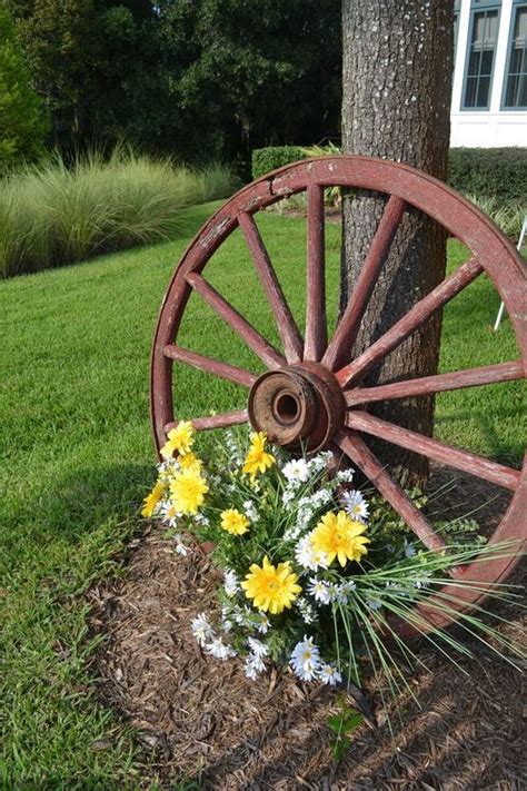 Decorations made from wagon wheels - landscaping ideas | My desired home