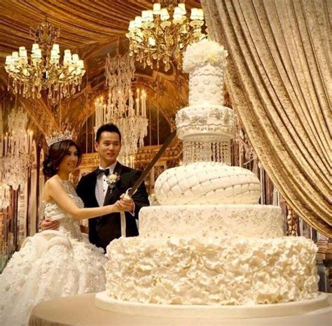 16 Amazingly Unique Wedding Cakes - Canvas Factory