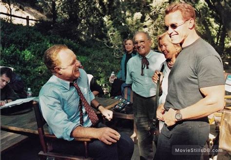 Eraser - Behind the scenes photo of Arnold Schwarzenegger & James Caan