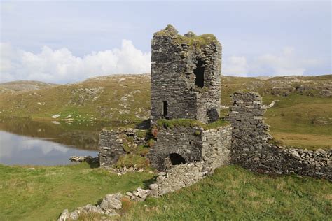 Castle on the coast of ireland - millplora