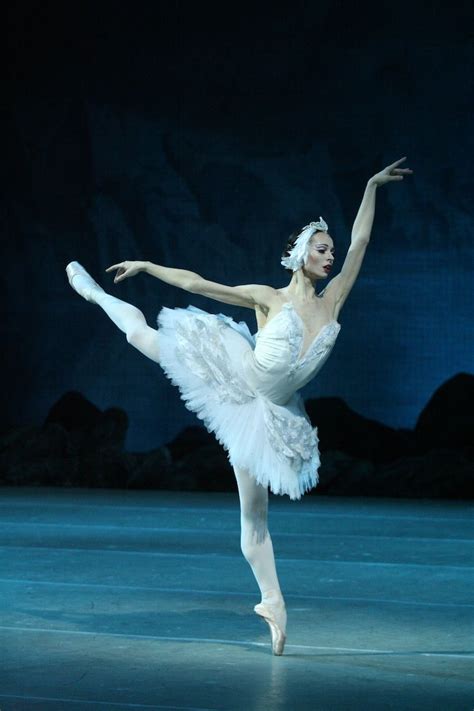 Diana Vishneva as Odette in Swan Lake, Mariinsky | Dance pictures ...