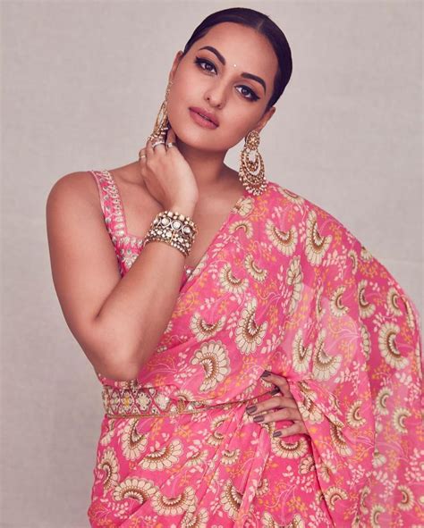 Dabangg 3 actress Sonakshi Sinha slays in her latest pink saree avatar ...