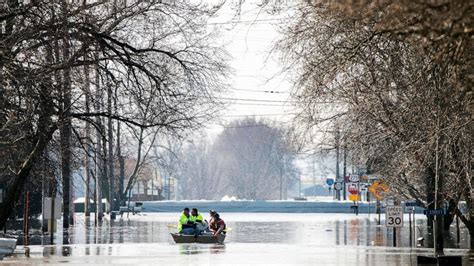 Flooding continues in Midwest as more towns evacuated - ABC News