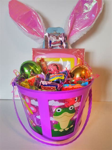Candy City 🍬🍫🍭 basket 😋 $10 or FREE with the purchase of two candy apple baskets @$30 each or ...