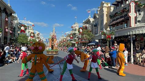 PHOTOS, VIDEO: Mickey’s Once Upon a Christmastime Parade Begins Daytime Performances at Magic ...