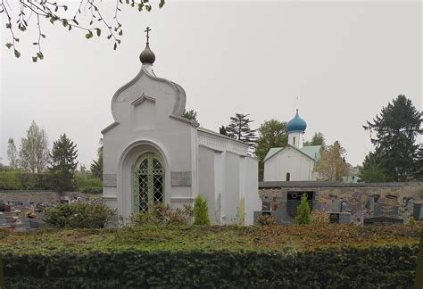 File:Sainte-Geneviève-des-Bois Russian Cemetery.jpg - Wikimedia Commons