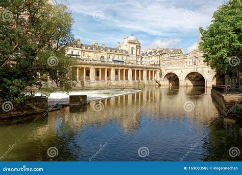 Pulteney Bridge Bath England. a Georgian Bridge. Stock Photo - Image of ...