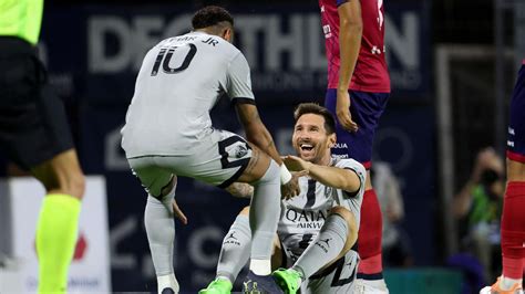 WATCH! Lionel Messi scores stunning overhead kick for five-star PSG ...