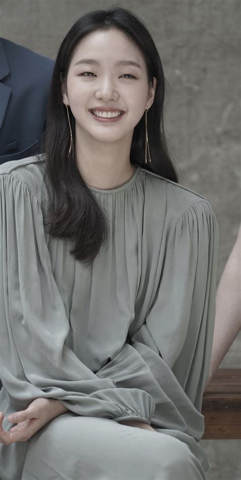 Pin by Cheng Helen on Actress Kim Go Eun | Kim go eun style, Kim go eun ...