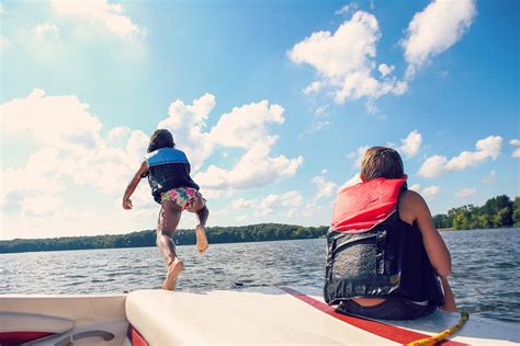 Boater Safety Tips for Summer 2019 in Kentucky | Roberts Law Office