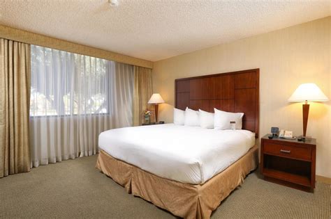 Discount Coupon for DoubleTree Suites by Hilton Tucson Airport in Tucson, Arizona - Save Money!