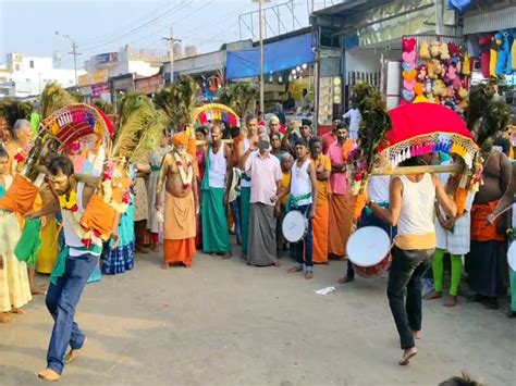 Thaipusam 2024 Palani Temple Devotees Thronging Temple Singing Devotional Songs Palani Murugan ...