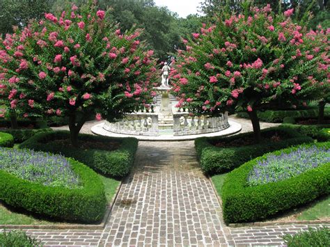 File:Elizabethan Gardens - sunken garden 04.jpg - Wikimedia Commons