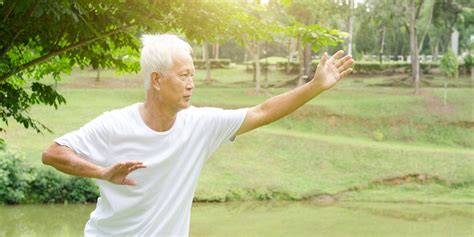 Tai Chi for Seniors: Benefits, Beginner Tips, and Resources
