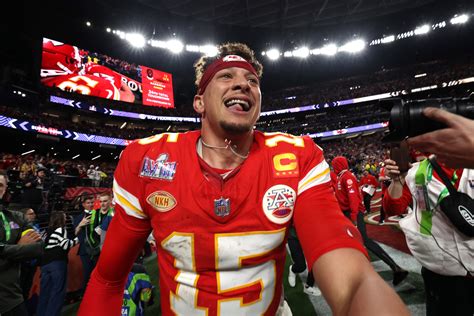 Travis Kelce yells at Andy Reid: Chiefs TE gets heated at Super Bowl