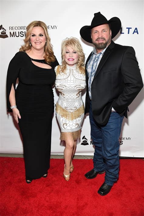 Dolly Parton and Garth Brooks to Host 2023 ACM Awards