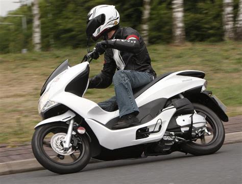 HONDA PCX125 (2010-2013) Review | Speed, Specs & Prices