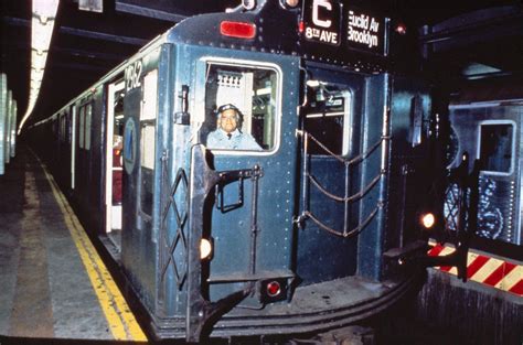 37 Rare And Beautiful Images Of The NYC Subway In The 1980s