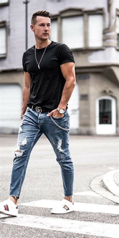 How To Wear Ripped Jeans Like A Street Style Star | Stili di moda maschile, Moda maschile, Moda uomo