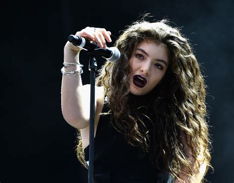 Lorde to tour NZ - diversions