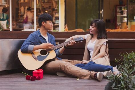 30 Lagu Romantis Terbaik Sepanjang Masa Indonesia – Blog Mamikos