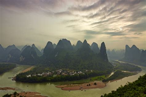 Capturing Xingping, the Guilin Mountains that Reach Up to the Sky