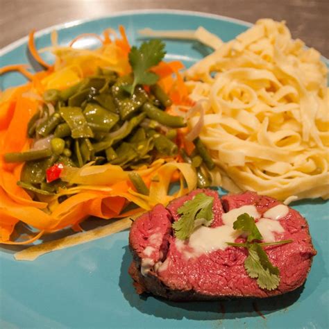 Beef fillet (sous vide) with light sauce - Sundaykitchen