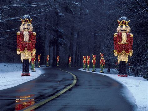 Photos of Christmas lights in America, from NYC to Los Angeles