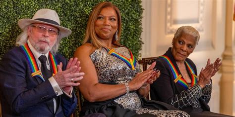 Watch Tributes to Queen Latifah, Dionne Warwick, and Bee Gees’ Barry ...