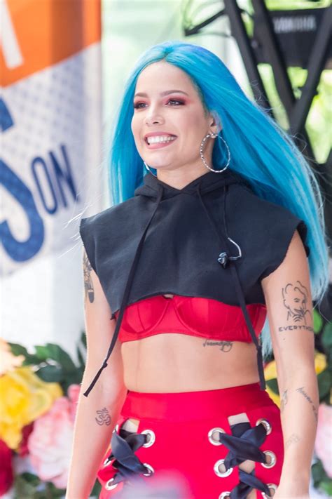 Halsey’s Beauty, Hair and Makeup Evolution | StyleCaster