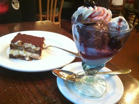 » Walt Disney World – EPCOT – World Showcase – Italy’s Via Napoli – Desserts Dine at Joe's