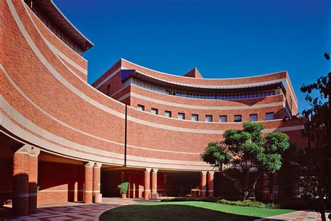 A Village on Campus: The Anderson School Complex | UCLA