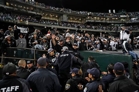 Oakland Raiders, Coliseum close to deal to keep team for another year ...