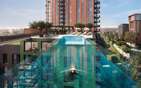 It's Open! London's Most Insane 'Floating' Glass Pool Has Finally ...