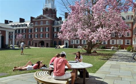 Residential Colleges | Yale College Undergraduate Admissions