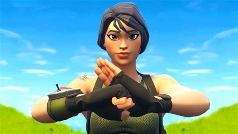 Me puse VOZ de Chica en Fortnite y asi reaccionaron los Chicos... - YouTube