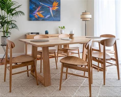 8 Walnut Dining Tables to Create an Elegant Style