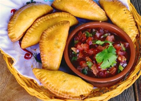 Pastelitos Hondureños de Carne con Chimol – Suellen Pineda