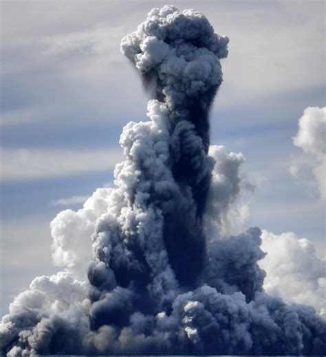 Underwater or Submarine Volcanoes, Eruption Pictures | New Stylish ...