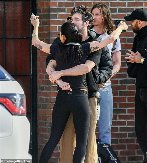 Matty Healy hugs his new American girlfriend Gabbriette Bechtel - I ...