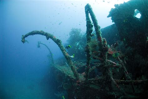 Wreck diving North Sulawesi - Thalassa Dive Resorts Indonesia