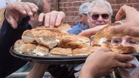 At St-Viateur Bagel, 60 years of the 'best bagels in the world' | CBC News