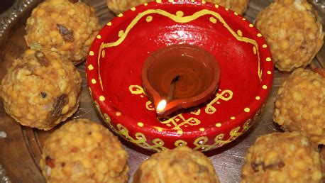 Tirupati Laddu recipe | Tirumala Venkateswara Temple style ladoo recipe ...