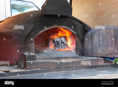 Wood fired pizza oven hi-res stock photography and images - Alamy