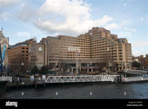 Tower Bridge SE1, Tower Hotel - Guoman Hotels Stock Photo - Alamy